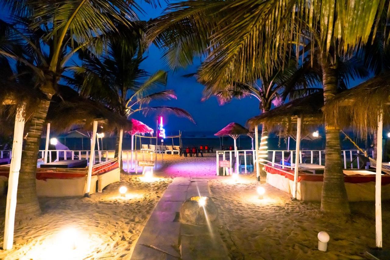 Village Susegat Beach Resort Morjim Extérieur photo
