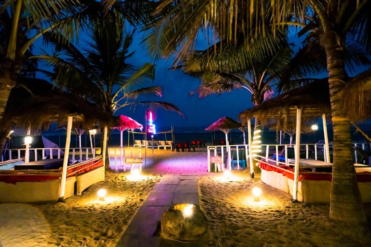 Village Susegat Beach Resort Morjim Extérieur photo