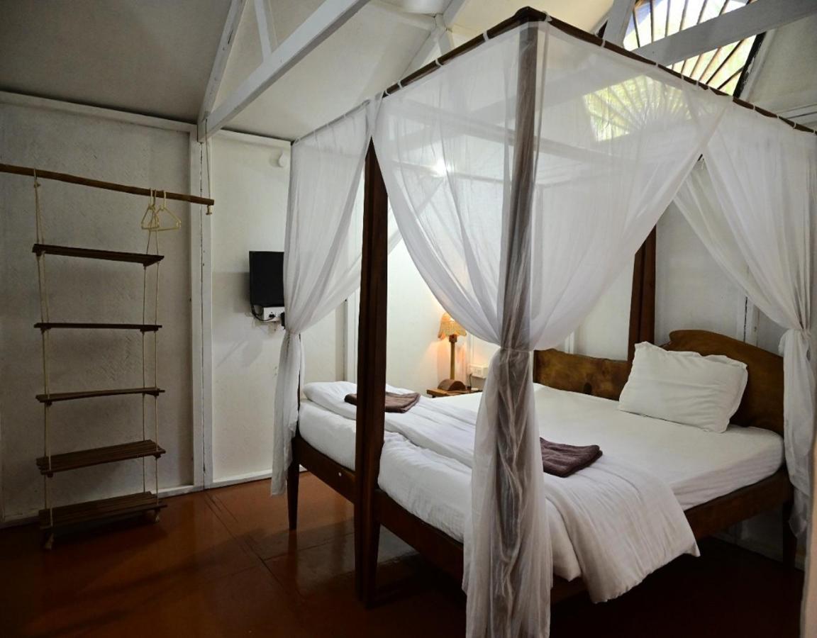 Village Susegat Beach Resort Morjim Extérieur photo