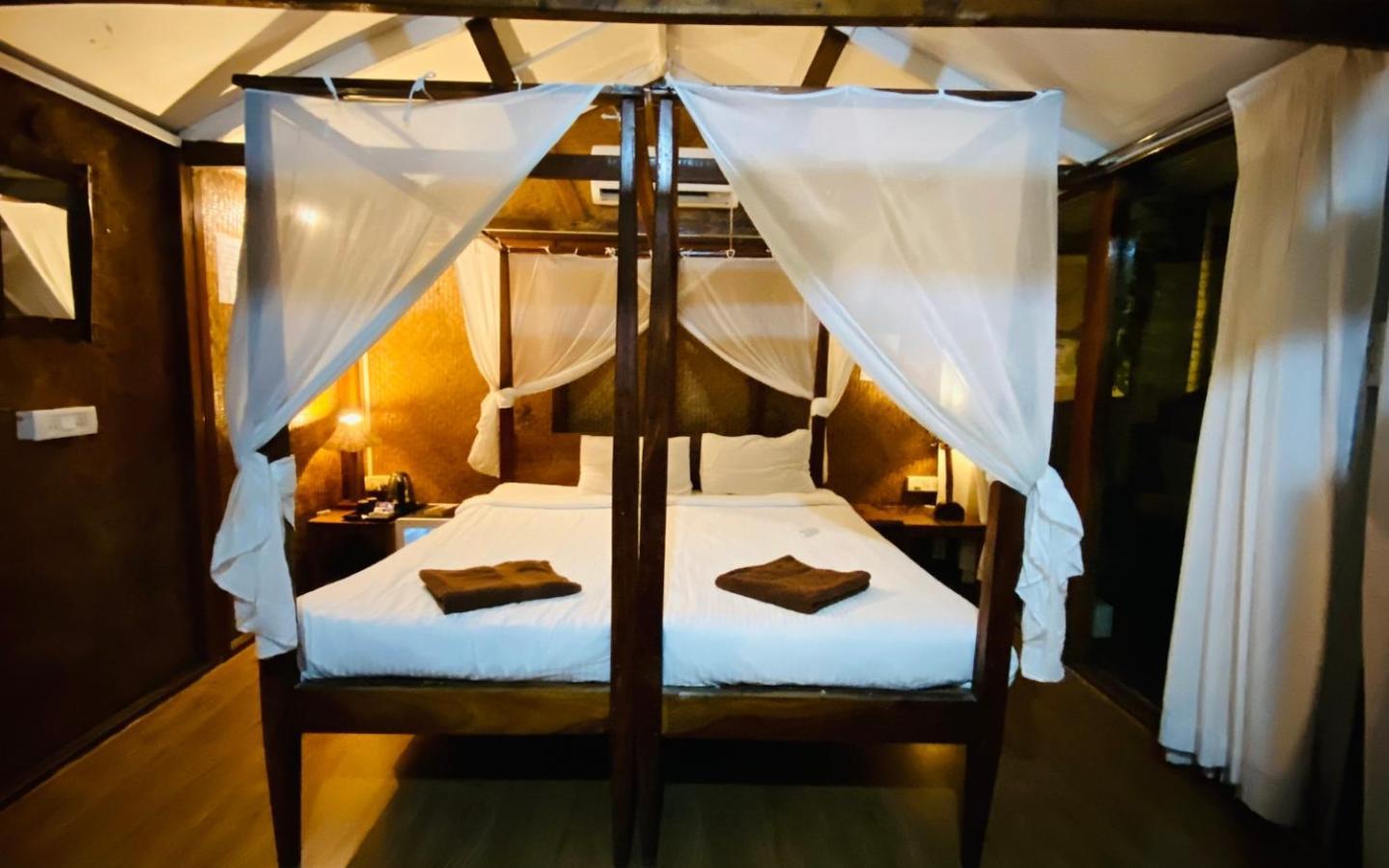 Village Susegat Beach Resort Morjim Extérieur photo