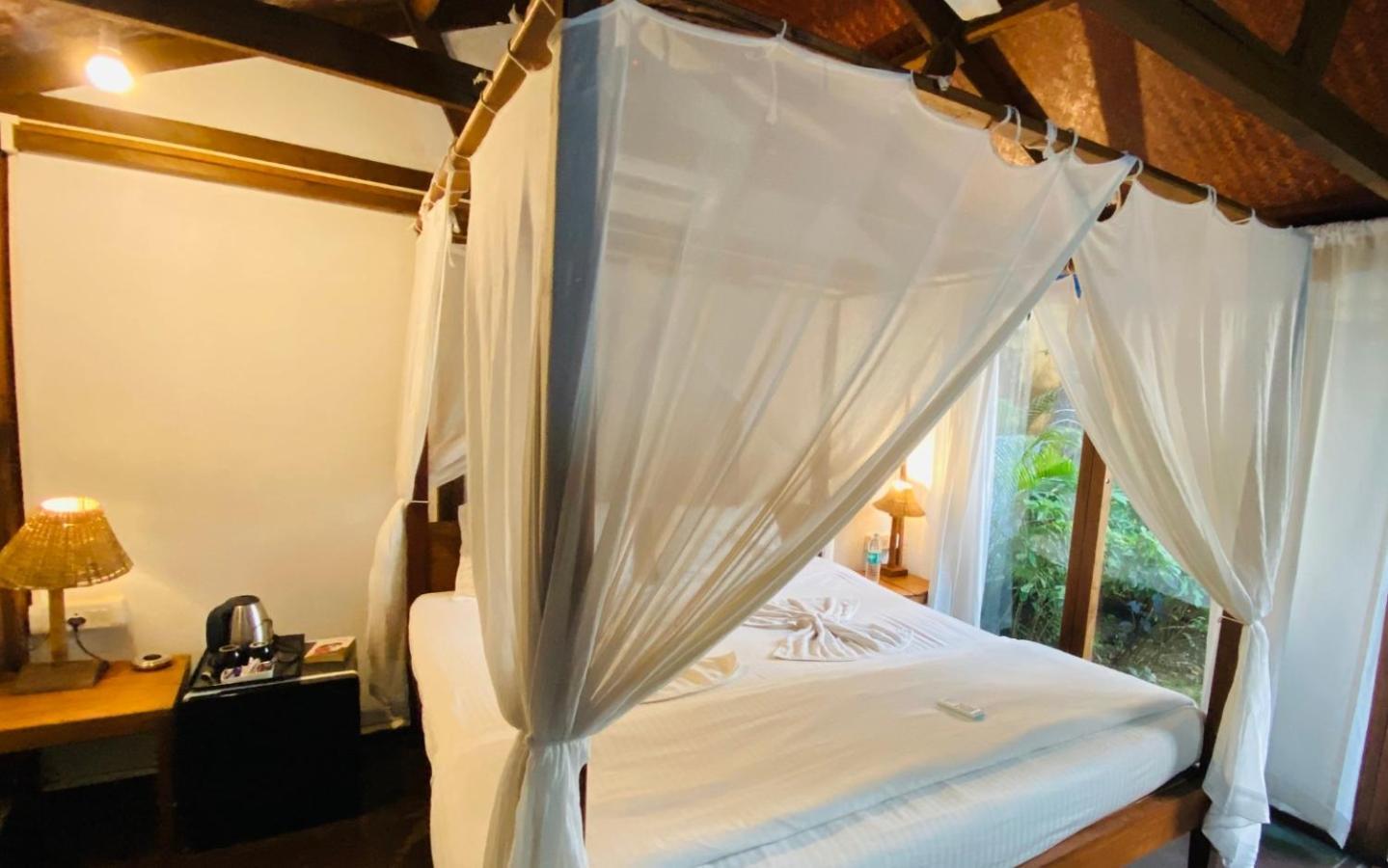 Village Susegat Beach Resort Morjim Extérieur photo