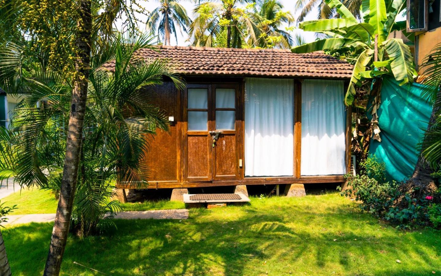 Village Susegat Beach Resort Morjim Extérieur photo