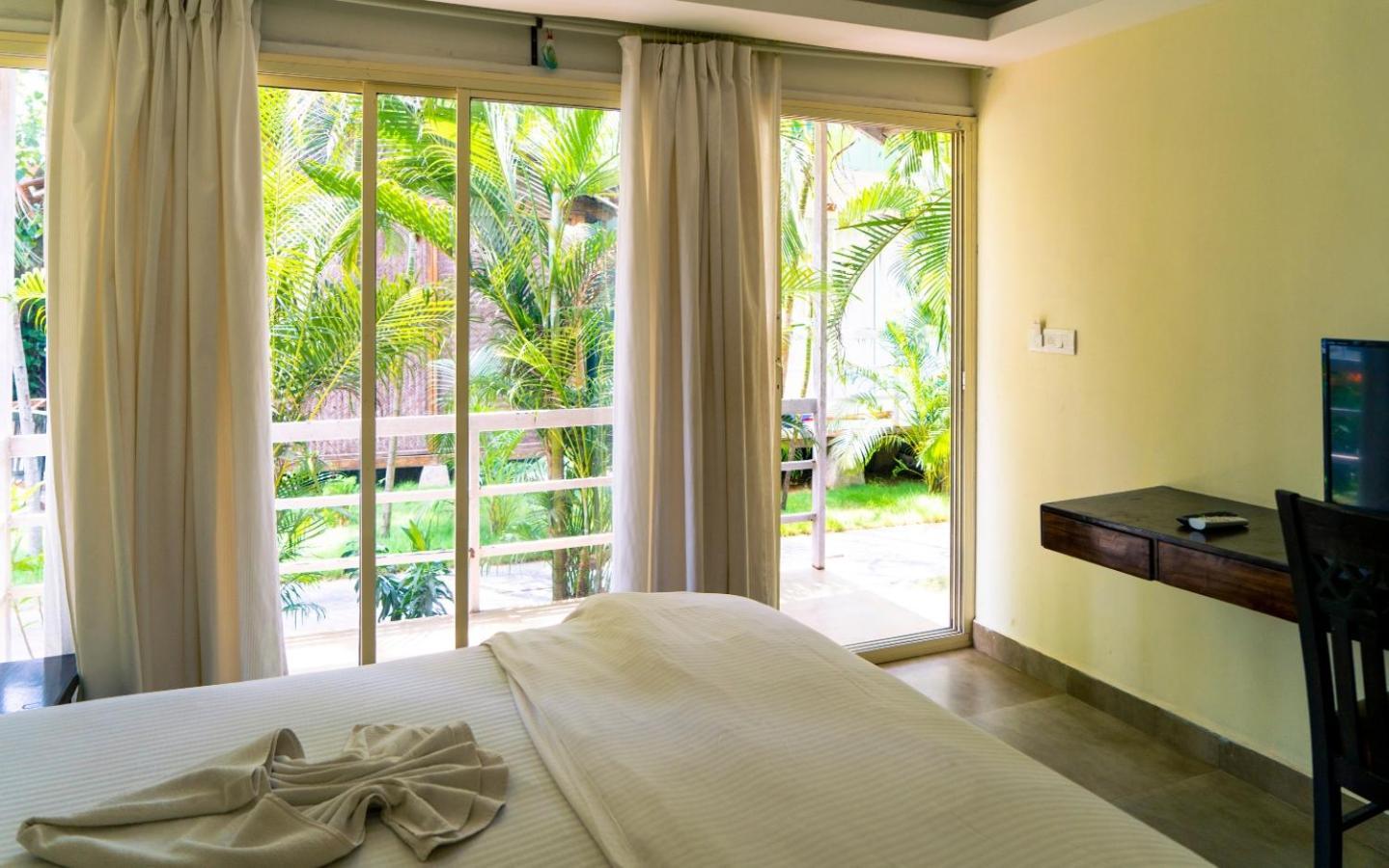 Village Susegat Beach Resort Morjim Extérieur photo