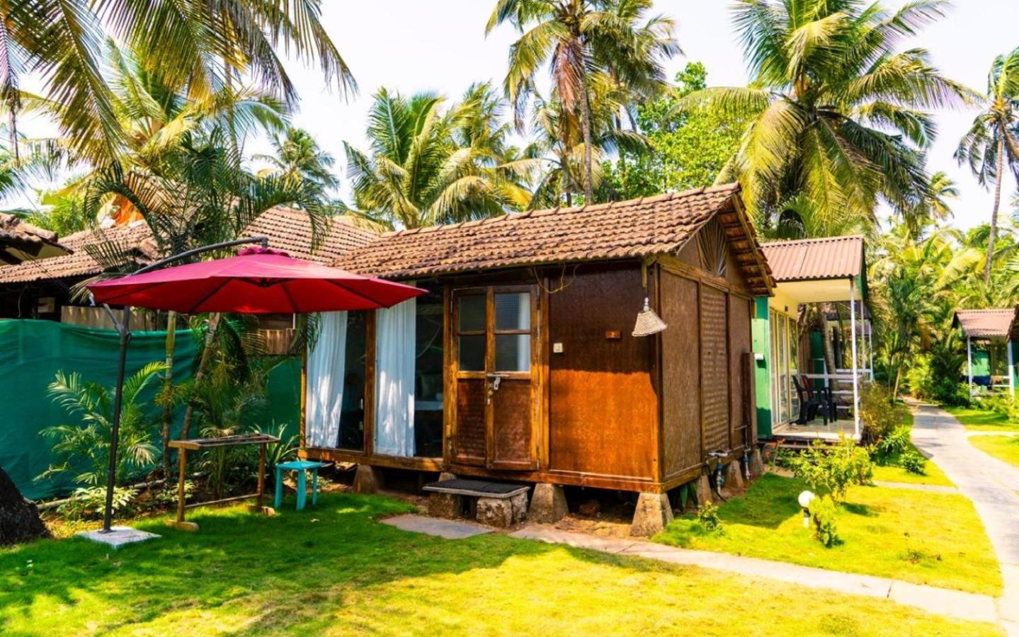 Village Susegat Beach Resort Morjim Extérieur photo